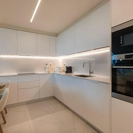 Διαμέρισμα Cond Bayline - Pota - Pool - Gym - - By Bedzy
