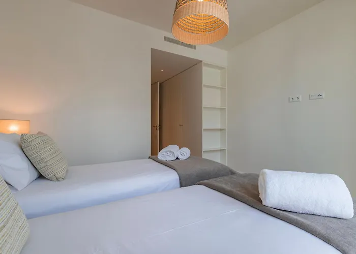 Apartment Cond Bayline - Pota - Pool - Gym - - By Bedzy *