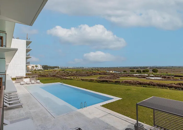 Cond Bayline - Pota - Pool - Gym - - By Bedzy شقة