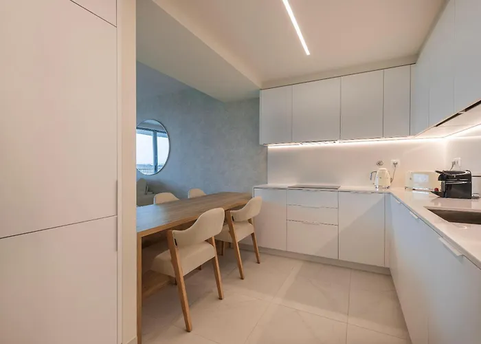 Cond Bayline - Pota - Pool - Gym - - By Bedzy *